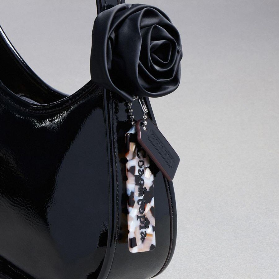 Bolso Hobo COACH Ergo In Crinkle Patent Coachtopia Leather With Rosette Mujer Negros | PAJZ-24137